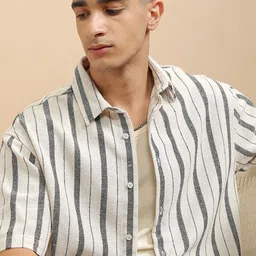HIGHLANDER Striped Dobby Cutaway Collar Oversized Casual Shirt-picture-29