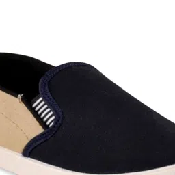 HOTSTYLE Men Colourblocked Slip-On Sneakers image 3