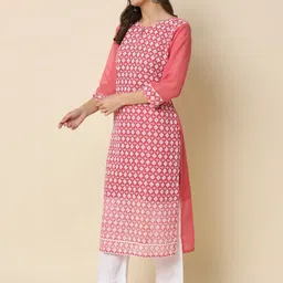 VredeVogel Women Geometric Printed Straight Kurta image 2