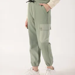 One Friday Boys Textured Mid-Rise Cargos Joggers image 5