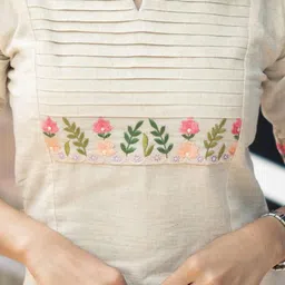 Toflei Women Printed Regular Kurta with Trousers image 4