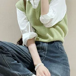 StyleCast Women Solid V-Neck Sleeveless Regular Sweater Vest image 2