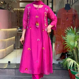 CAPITALHAVEN Women Ethnic Motifs Embroidered Regular Thread Work Chanderi Cotton Kurta with Trousers & With image 2