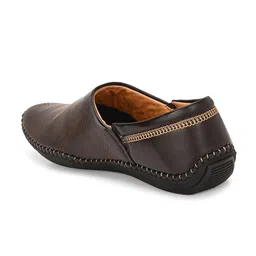 Vellinto Men Textured Round Toe Mojaris image 5