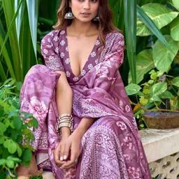 TIRA Floral Silk Blend Designer Saree image 3