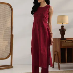 Libas Women Embroidered Regular Thread Work Kurta with Palazzos image 5