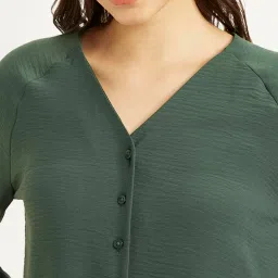 levi's Women's Textured Dark Green V-Neck Top image 3