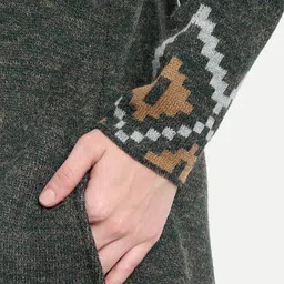 HAUTEMODA Geometric Hooded Woollen Shrug image 2