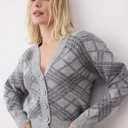 Trendyol Women Printed V-Neck Cardigan-picture-27