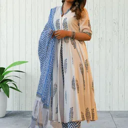 Moda Rapido Floral Printed Mandarin Collar Anarkali Kurta With Trousers And Dupatta image 4