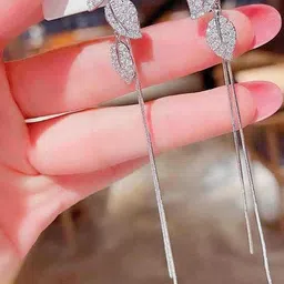 DressBerry Leaf Shaped Drop Earrings image 3