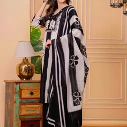 HIGHLIGHT FASHION EXPORT Women Ethnic Motifs Printed Regular Kurta with Palazzos & Dupatta image 5