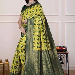clotheva Women Ethnic Motifs Woven Design Zari Banarasi Saree-picture-39