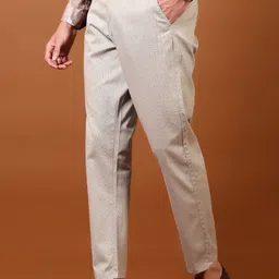 V-Mart Men Textured Regular Fit Mid-Rise Chinos image 3