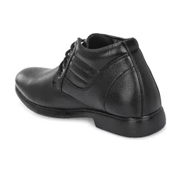 BUCIK Men Textured Round Toe Regular Boots image 5
