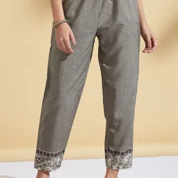 KETAKI FASHION Women Floral Printed Regular Kurta with Trousers & With Dupatta image 2