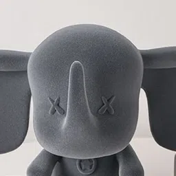 The Golden Theory Grey Idol Showpiece image 4