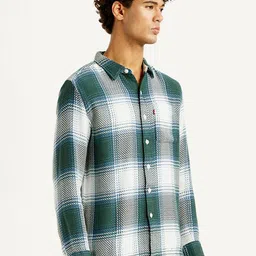 Levis Men Classic Slim Fit Buffalo Checked Spread Collar Cotton Casual Shirt image 3