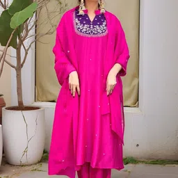 SZN Floral Embroidered Band Collar Thread Work Kurta With Trousers & Dupatta image 4