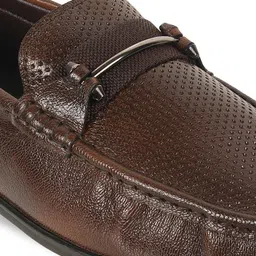 WALKWAY by Metro Men Textured Leather Formal Loafers Shoes image 4