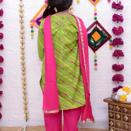 Vastrarth Girls Leheriya Printed Pure Cotton Straight Kurta With Trousers & Dupatta image 3