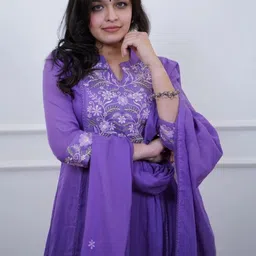 LIVIX Women Floral Embroidered Panelled Thread Work Chanderi Silk Kurta with Trousers & With Dupatta image 4