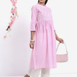 Vishudh Pink Floral Printed Straight Kurta image 5