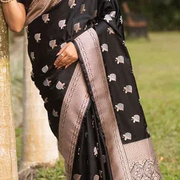 ZIKARAA Ethnic Motifs Zari Handloom Saree image 4