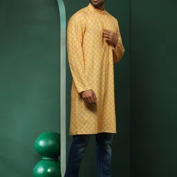 AKS Men Thread Work Crepe Kurta image 3