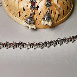 N S G Silver-Plated Stone-Studded & Beaded Jewellery Set image 3