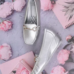 Jove Women Textured PU Loafers-image-14