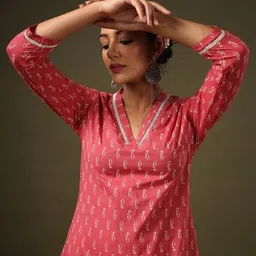 prayaari fashions Women Self Design Viscose Rayon Straight Kurta image 1