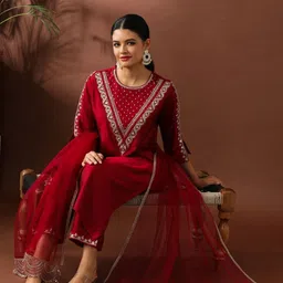 avanshee Women Silk Blend Kurta Pant Dupatta Set image 1