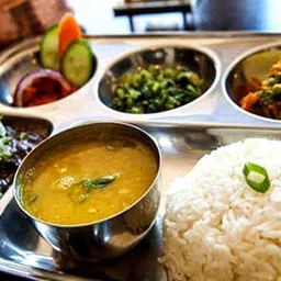 giant impex Stainless Steel Dinner Plate/ Bhojan Thali with Rectangle Compartments, Silver, Set of 6 Sectioned Plate image 3