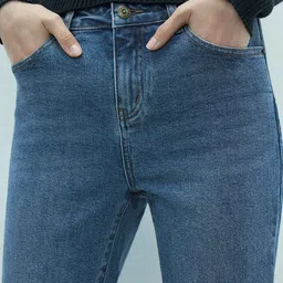 Urban Revivo Women Straight Fit Stretchable Jeans image 2