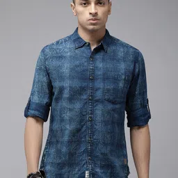 Roadster Men Standard Opaque Checked Casual Shirt image 5