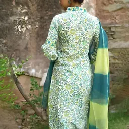 gosriki KALINI Floral Printed Regular Kurta With Trousers & Dupatta image 3