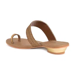 Salario Women's Brown Toe Ring Sandals image 5