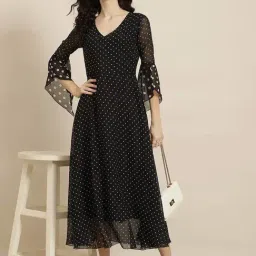 Qurvii Black & White Printed A Line Dress image 4