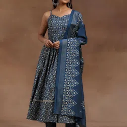 Libas Floral Printed Sweetheart Neck Anarkali Kurta With Trouser & Dupatta-picture-6