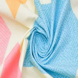 RRC Pink Geometric Printed 6-Seater Table Cover image 5