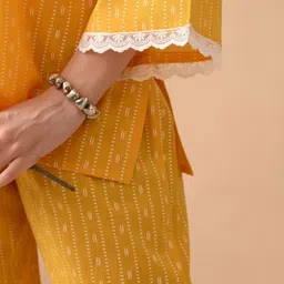 BKApparels Printed Cotton V-Neck Top & Trousers Co-Ords Set image 3