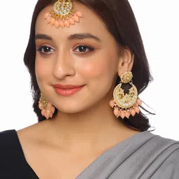 VIRAASI Gold-Plated White & Peach-Coloured Kundan Pearl Maangtika With Earrings image 4