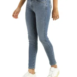 Levi's 711 Mid Indigo Skinny Fit Jeans image 3