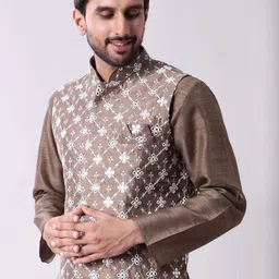 MAAHI FABS Men Regular Kurta with Pyjamas image 4