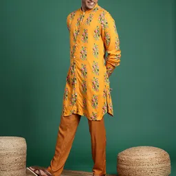 Sangria Men Floral Printed Regular Kurta with Trousers image 5