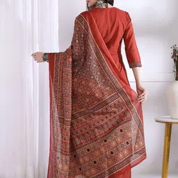 Vbuyz Floral Printed Notch Neck Mirror Work Cotton Straight Kurta With Palazzos & Dupatta image 3