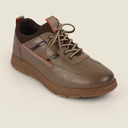 Metro Men Textured Leather Sneakers image 5