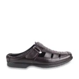 Mochi Men's Brown Fisherman Sandals image 2