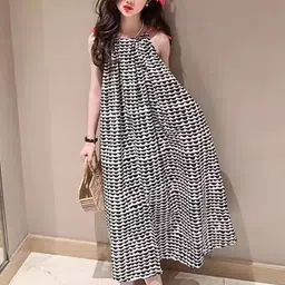 StyleCast x Revolte Girl Monochrome A-Line Maxi Dress-picture-22